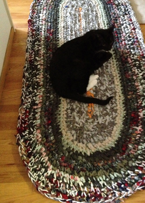 crochet rag rug with tuxie cat